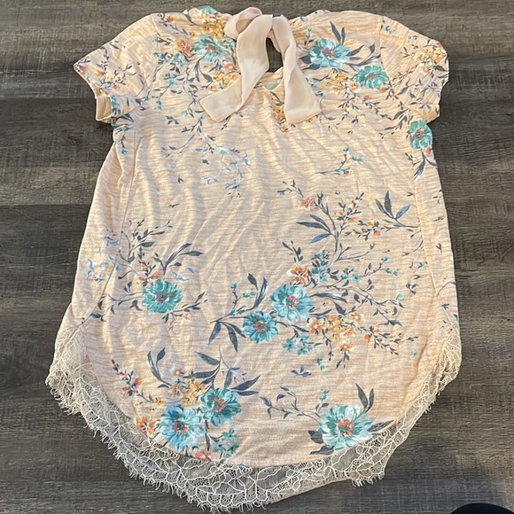 LC Top - Picture 2 of 2